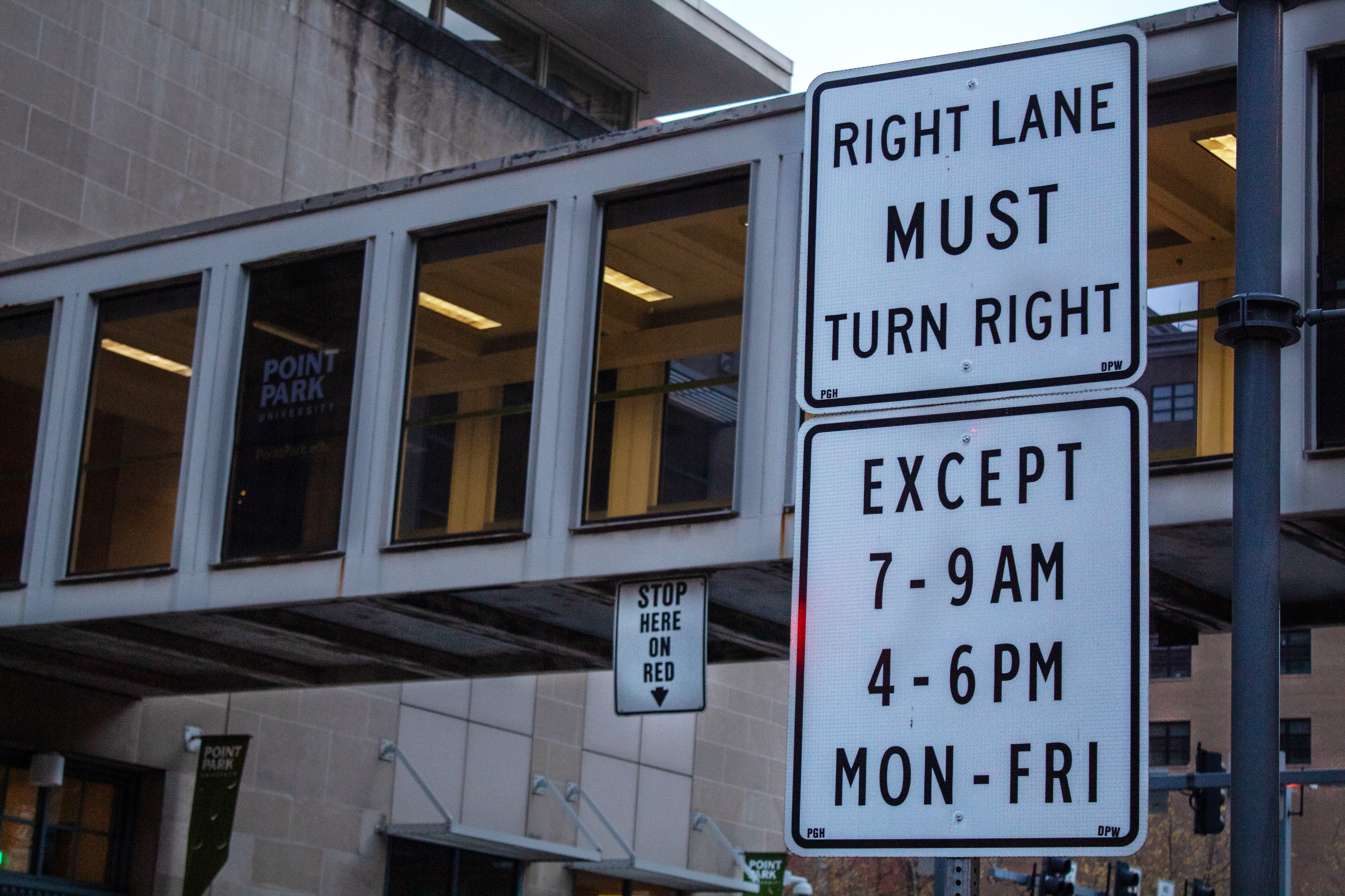Right lane sign
